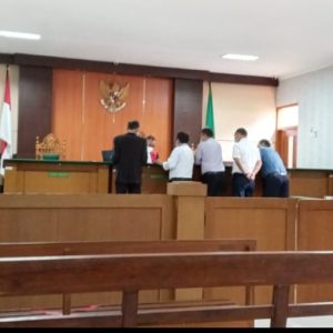 Dirut PT. IMSS Intimidasi Penggugat Saat Usai Sidang Perdata Dirut PT. IMSS Intimidasi Penggugat Saat Usai Sidang Perdata