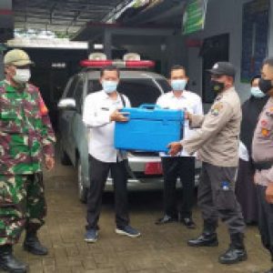 Distribusi Vaksin Sinovac Dikawal Tentara dan Polisi