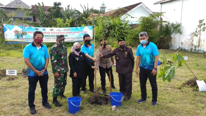 Peringatan HPN 2021, PWI Gelar Penghijauan di Lamongan