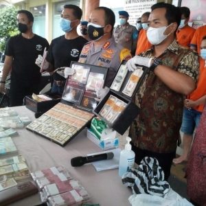 Polresta Banyuwangi Amankan Sindikat Pengedar Uang Asing Palsu Senilai Rp. 2,8 T