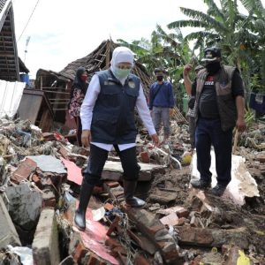 Banjir Pasuruan, Gubernur Takziah & Berikan Santunan Kepada Keluarga Korban Banjir Pasuruan, Gubernur Takziah & Berikan Santunan Kepada Keluarga Korban