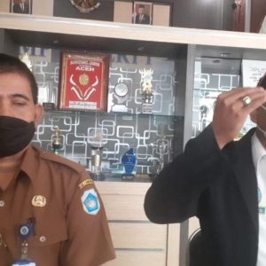 Didampingi Advokat, Kepsek SMPN 1 Babat Lamongan Bantah Sekolah Tahan Ijasah Siswa Miskin Didampingi Advokat, Kepsek SMPN 1 Babat Lamongan Bantah Sekolah Tahan Ijasah Siswa Miskin