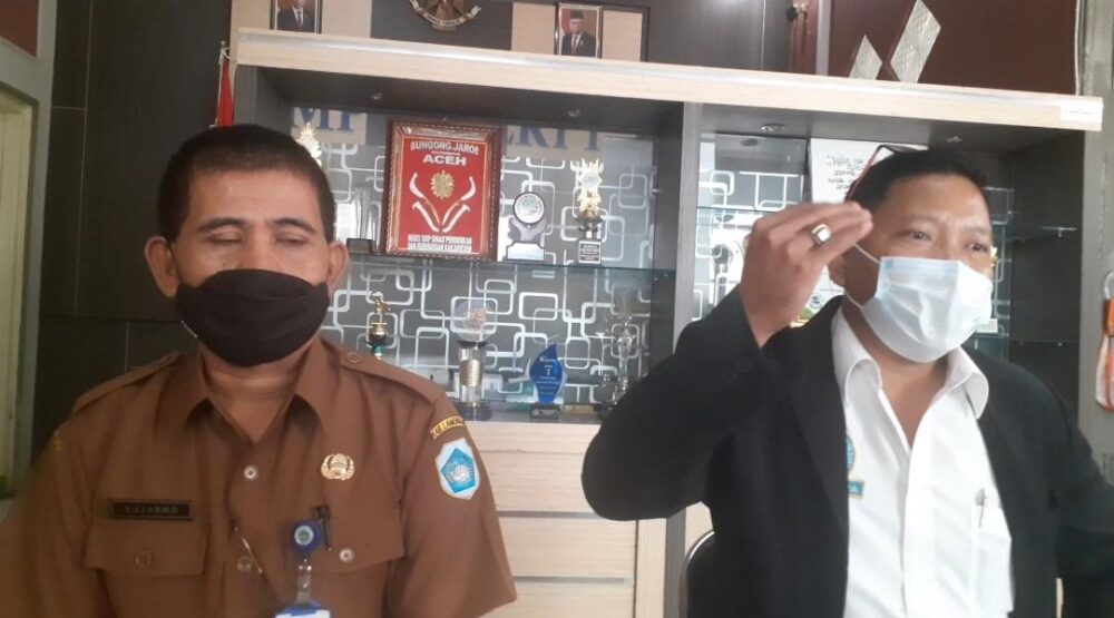 Didampingi Advokat, Kepsek SMPN 1 Babat Lamongan Bantah Sekolah Tahan Ijasah Siswa Miskin