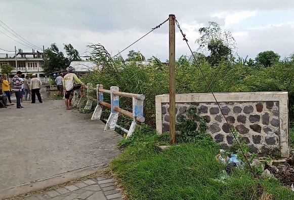 Tengah Sungai Wrati Dibuat Gowes, Warga Minta Pemerintah Hadir
