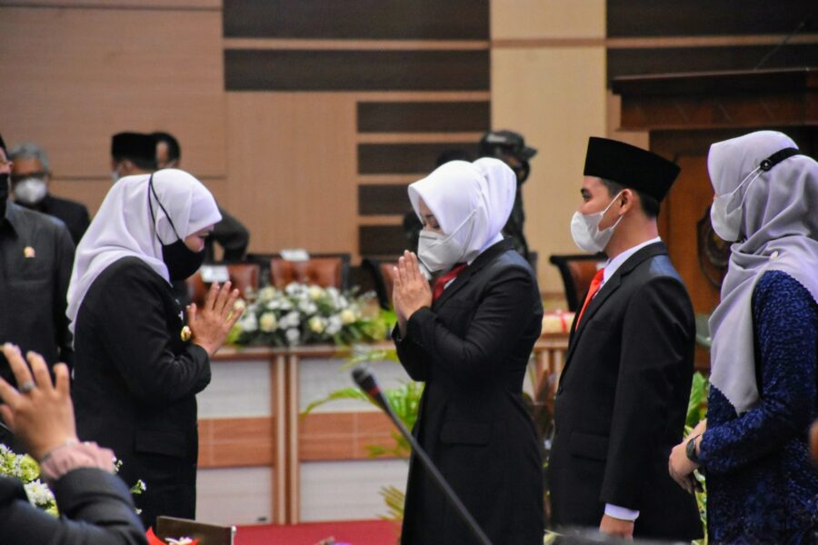 Gubernur Khofifah, hadiri Sertijab Bupati & Paripurna DPRD Mojokerto