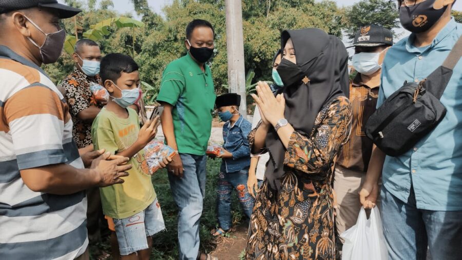 Bupati Kerja Bakti Bersama Warga Sooko