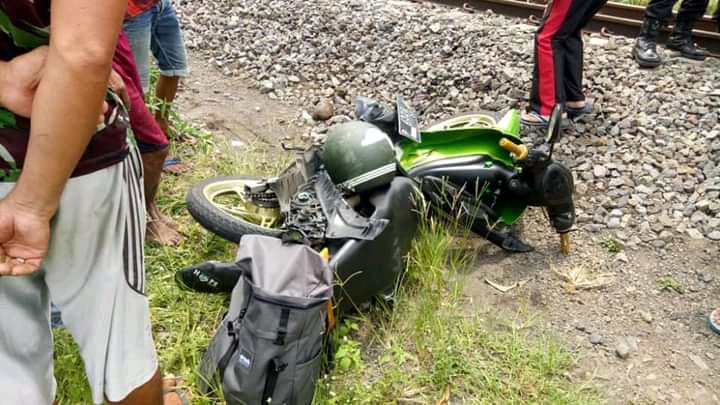 Menyeberang Jalur Perlintasan, Seorang Pria Terseruduk KA Probowangi 