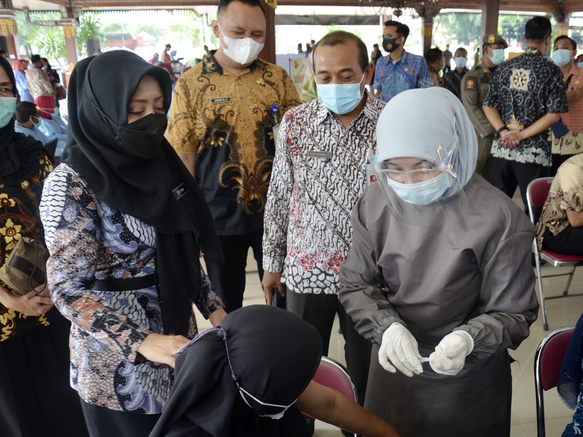 Bupati Ikfina Tinjau Pelaksanaan Vaksin Covid-19 Bagi 900 ASN