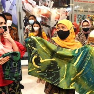 Gubernur Buka Pameran Batik Terbesar se Indonesia Timur Gubernur Buka Pameran Batik Terbesar se Indonesia Timur