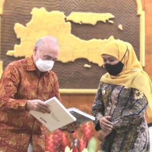 Gubernur Khofifah Tawarkan Kerja Sama Musium, Fashion dan Mode Halal ke Perancis Gubernur Khofifah Tawarkan Kerja Sama Musium, Fashion dan Mode Halal ke Perancis