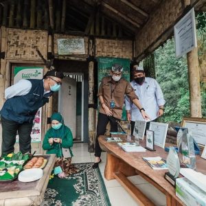 Menparekraf Tekankan Pentingnya Digitalisasi Pelaku Ekonomi Kreatif di Desa Wisata Menparekraf Tekankan Pentingnya Digitalisasi Pelaku Ekonomi Kreatif di Desa Wisata