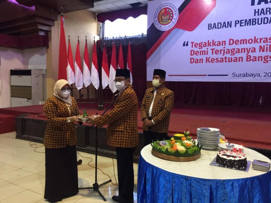 DHN Perihatin Atas Kondisi Bangsa, DHD 45 Jatim Ziarah Makam Pahlawan