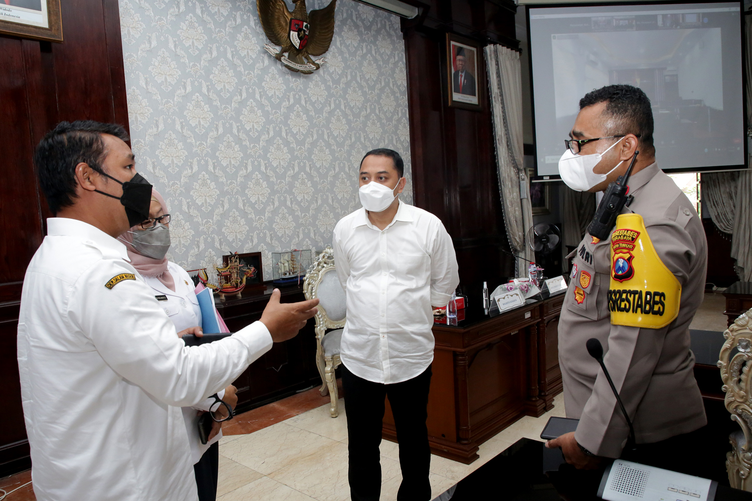 PPKM Mikro Diperpanjang, Eri Ingin Perekonomian di Surabaya Tetap Jalan