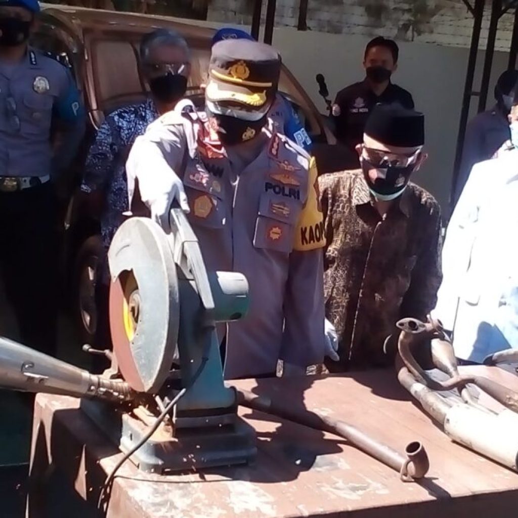 Bulan Ramadhan, Ribuan Miras Dan Knalpot Brong Dimusnahkan