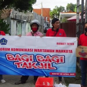 Puasa Ramadhan, FKW – Mahkota Banyuwangi Bagi – Bagi Takjil