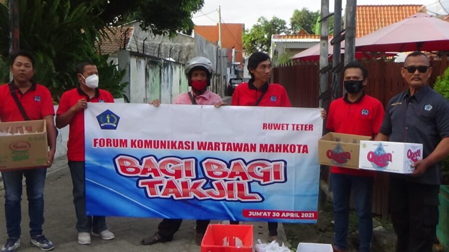 Puasa Ramadhan, FKW – Mahkota Banyuwangi Bagi – Bagi Takjil