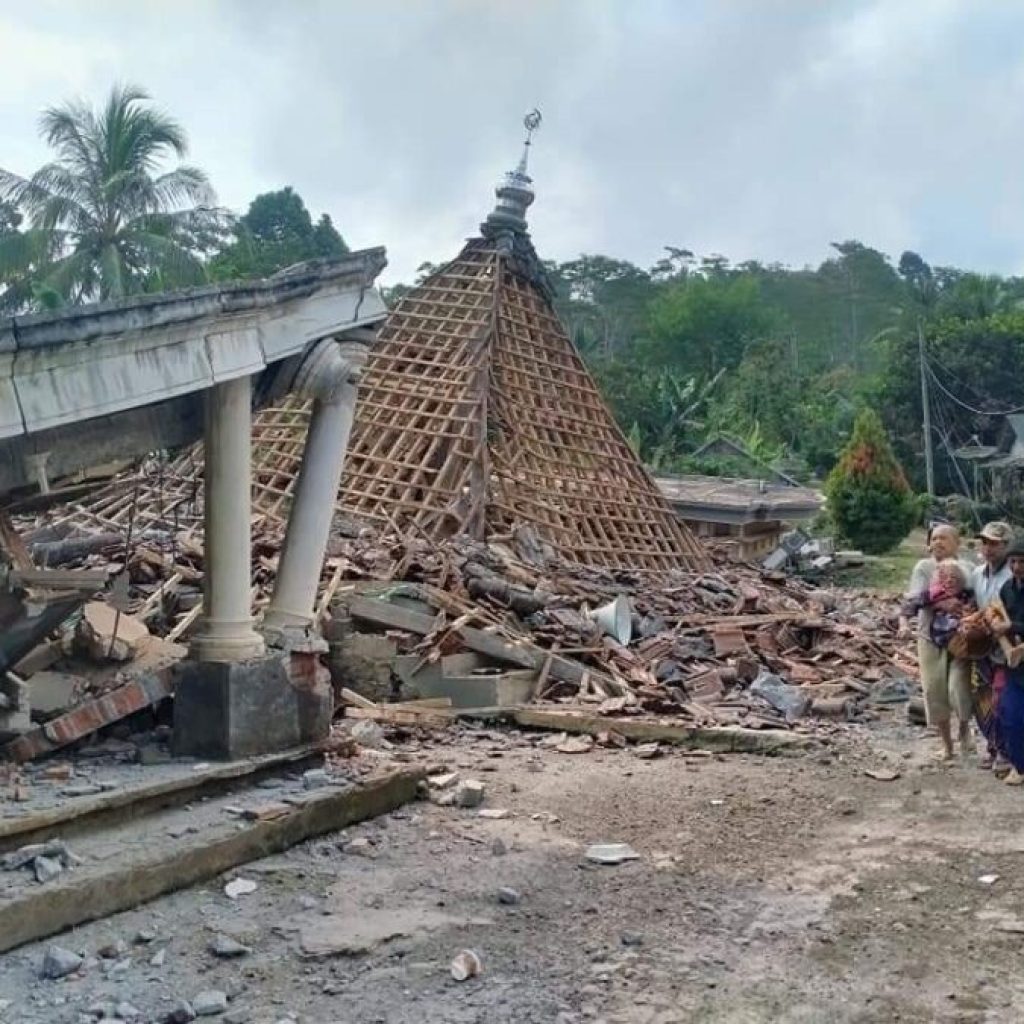8 Orang Meninggal dan 990 Rumah Penduduk Rusak Akibat Gempa M 6,7 Di Jatim