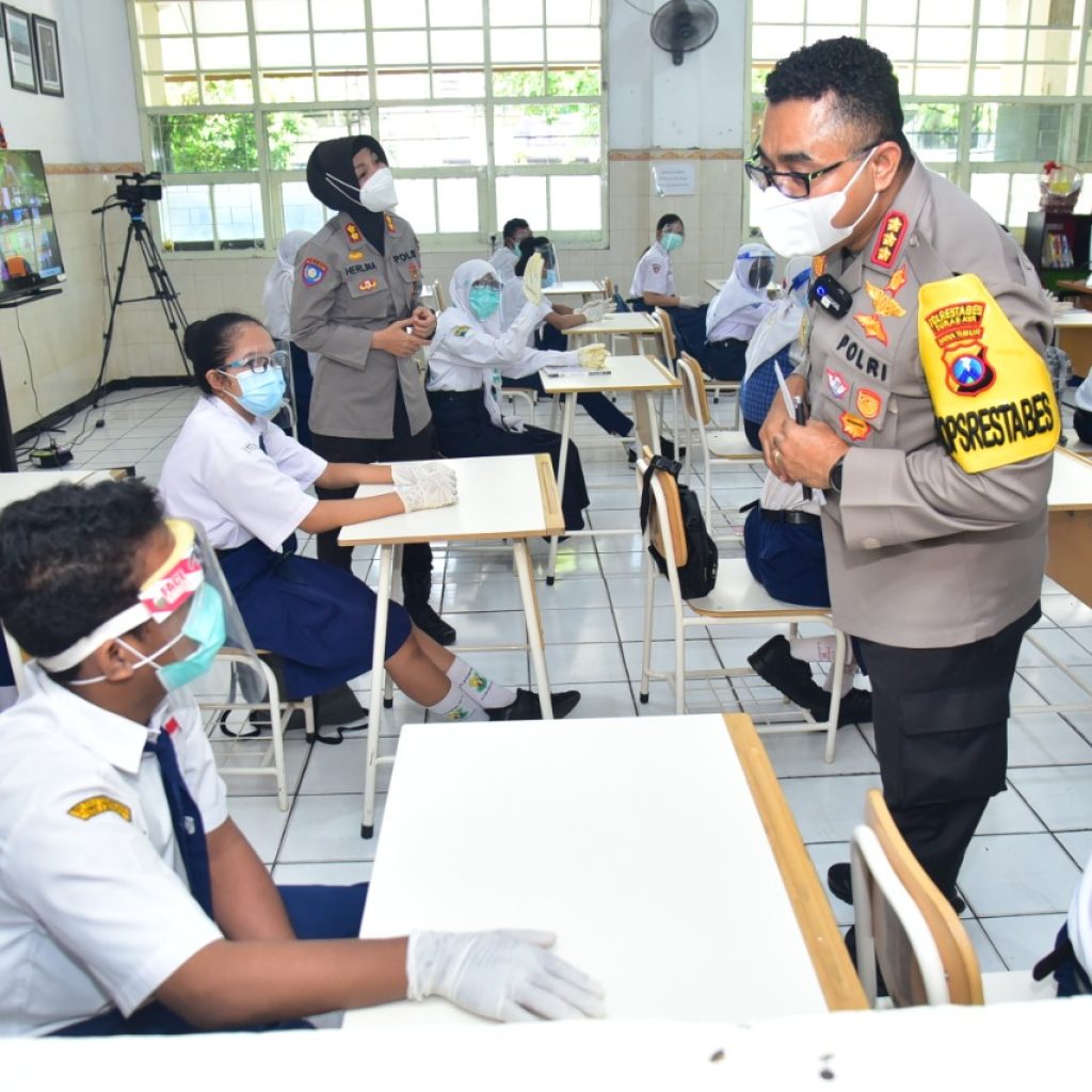 Kapolrestabes Surabaya Pemateri Utama Simulasi Sekolah Tatap Muka