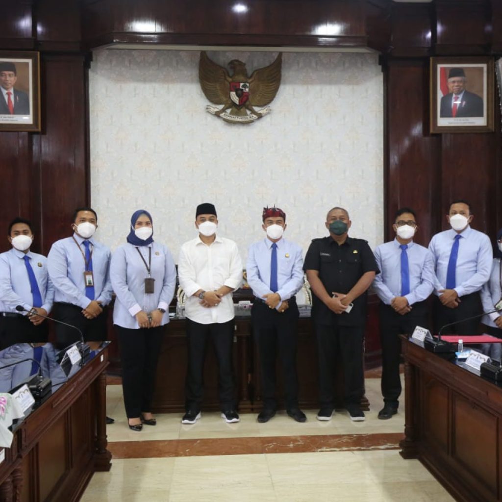 Sama dengan Pendahulunya, Eri Juga Beri Penghargaan Jajaran Kejari Tanjung Perak