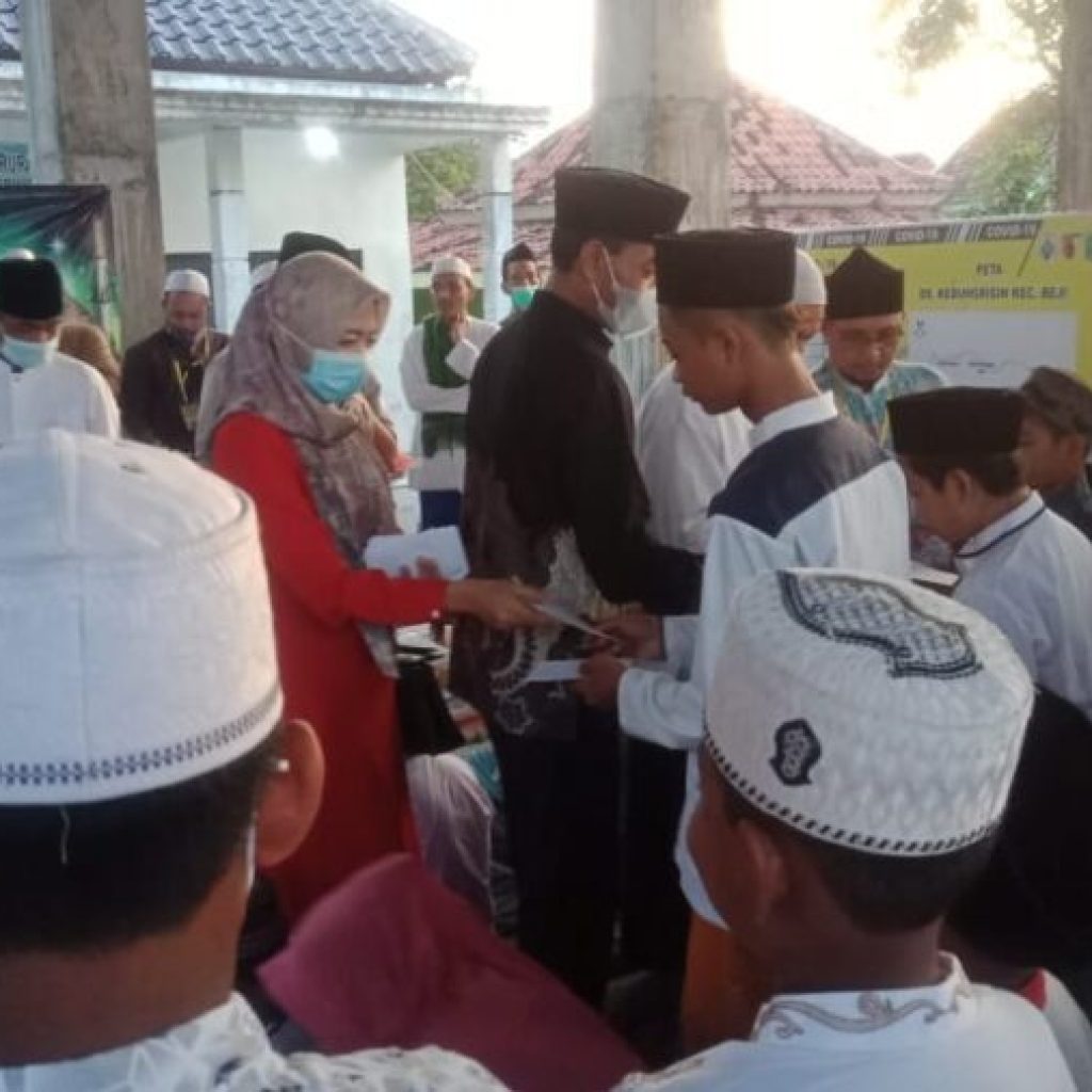 Mencari Berkah Lailatul Qodar, Pemdes Kedungringin Santuni Yatim-Piatu