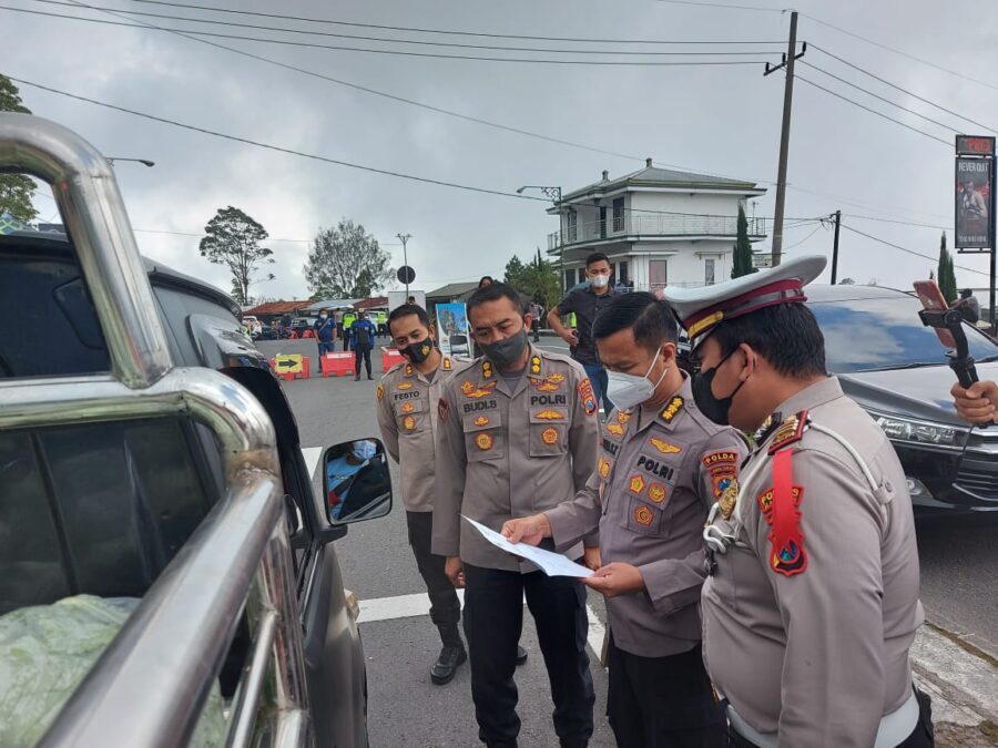 Kapolres dan Karo SDM Polda Jatim Cek Posko Penyekatan Cemoro Sewu