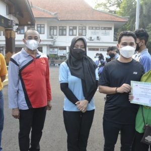 Bupati Ikfina Serahkan Penghargaan Pada Atlet Peraih Medali Peparprov Jatim 2021 Bupati Ikfina Serahkan Penghargaan Pada Atlet Peraih Medali Peparprov Jatim 2021