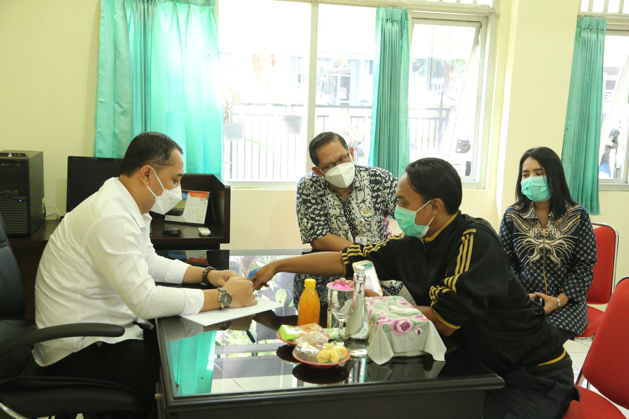 Eri Minta Semua Pelayanan Administrasi via Aplikasi dan Berhenti di Kelurahan