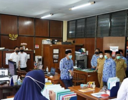 Awali Hari Efektif Kerja, Bupati Pasuruan Sidak SKPD