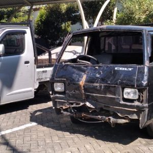 Geger Mobil Korban Laka Jalan Sendiri Geger Mobil Korban Laka Jalan Sendiri