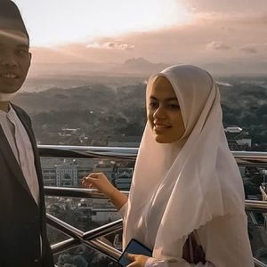 Ustadz Abdul Somad dan Fatimah Bermesraan di Atas Menara Gontor, Netizen Baper Nih! Ustadz Abdul Somad dan Fatimah Bermesraan di Atas Menara Gontor, Netizen Baper Nih!