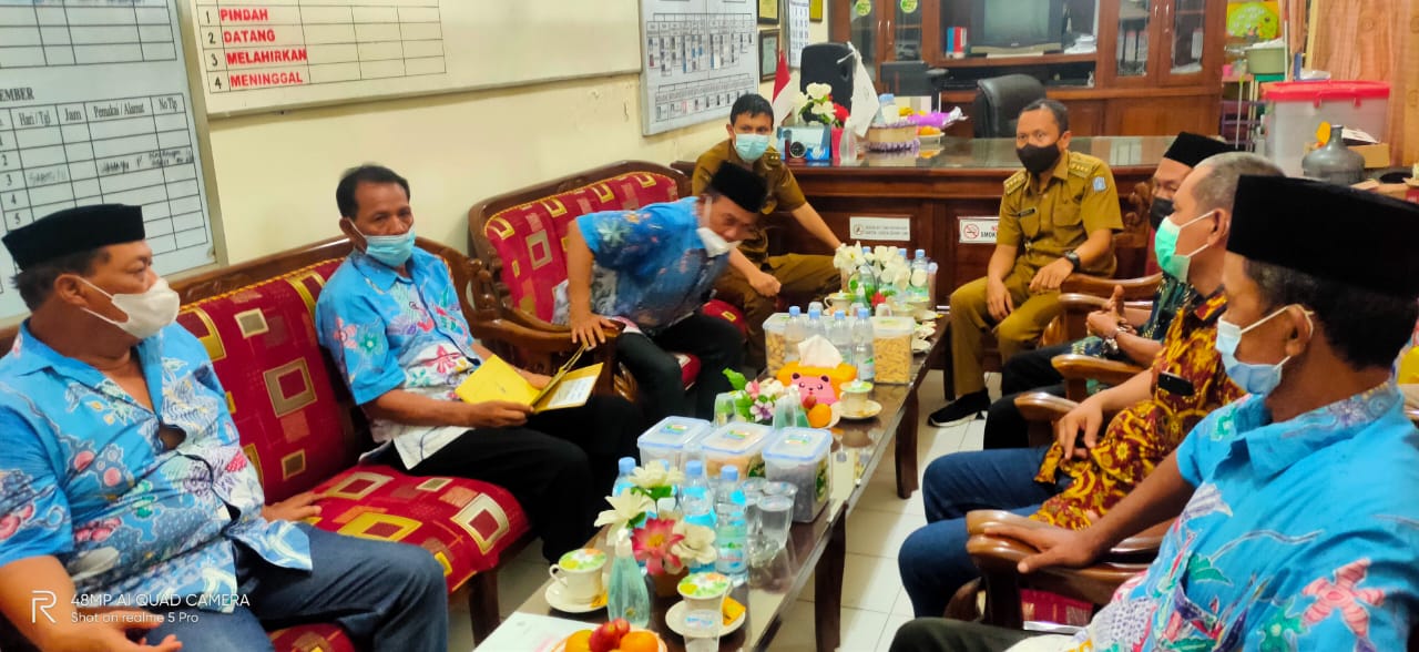 Tiru Atasannya, Camat Mulai Ngantor di Balai RW