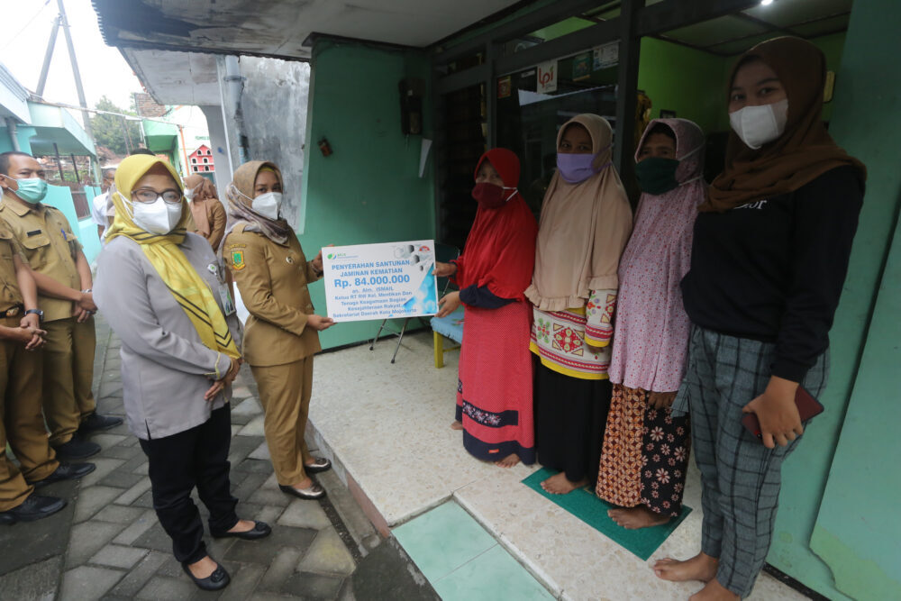 Ning Ita Beri Jamsostek Ribuan Tenaga Keagamaan