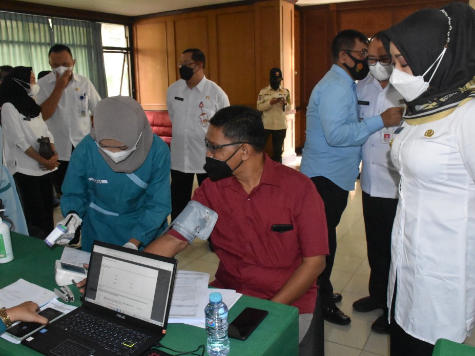 Giliran Pelaku Usaha Sektor Pariwisata Terima Vaksinasi Covid-19