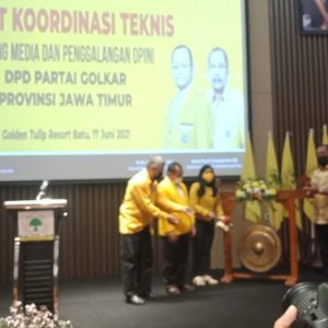 Cak Sarmuji Kumpulkan Ketua DPD se Jatim Sambut Pencapresan Airlangga Hartarto Cak Sarmuji Kumpulkan Ketua DPD se Jatim Sambut Pencapresan Airlangga Hartarto