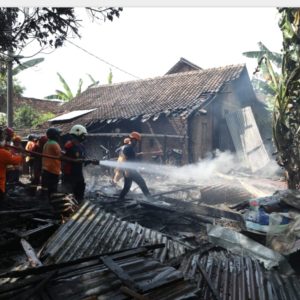 Rumah Janda Terbakar, Sejumlah Unggas Hangus