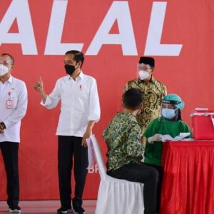 Jokowi Target 1 Juta Vaksinasi Setiap Hari di Bulan Juli Jokowi Target 1 Juta Vaksinasi Setiap Hari di Bulan Juli