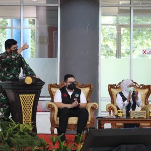 Bupati Kediri Jabarkan Vaksinasi saat Panglima TNI dan Kapolri Tinjau Penanganan Covid-19 Bupati Kediri Jabarkan Vaksinasi saat Panglima TNI dan Kapolri Tinjau Penanganan Covid-19