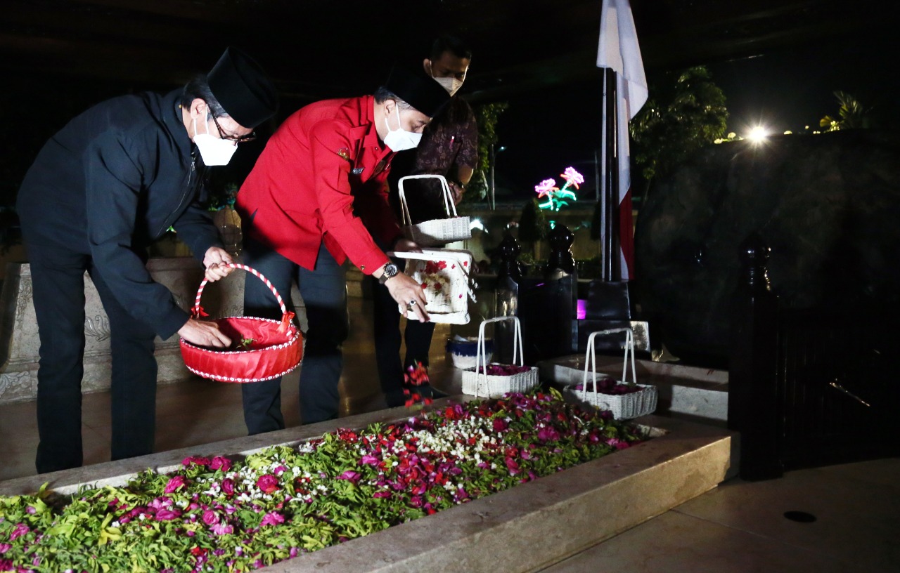 Di Makam Bung Karno, Eri Doakan Kesejahteraan Warga Surabaya
