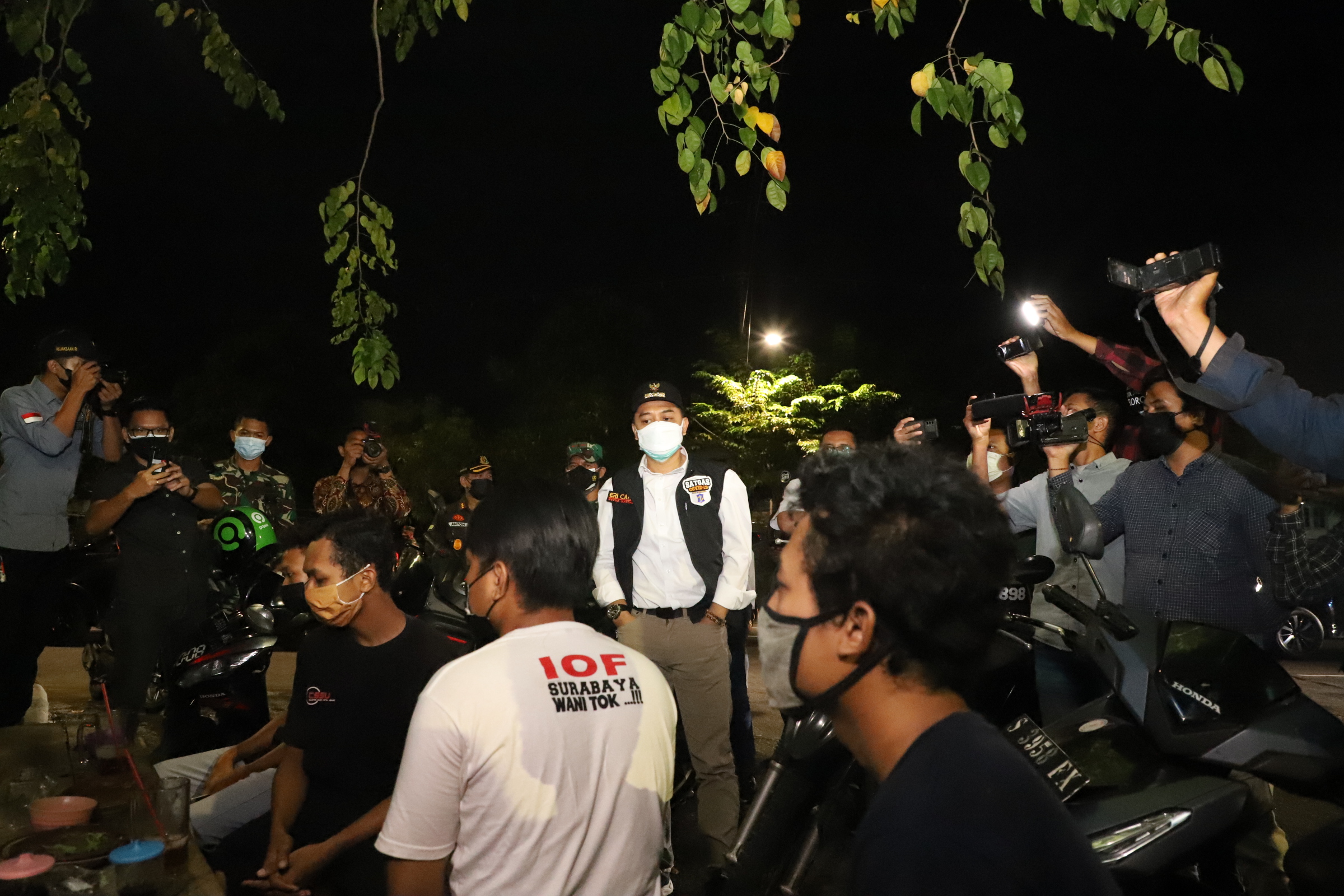 Pelanggar PPKM Darurat Dihukum Tour of Duty ke Makam dan Diinapkan di Liponsos