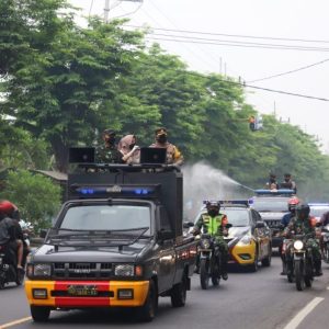 Pemkab Mojokerto Awali Penyemprotan Cairan Disinfektan di Jalur Umun & Sosialisasi Penerapan PPKM Darurat Pemkab Mojokerto Awali Penyemprotan Cairan Disinfektan di Jalur Umun & Sosialisasi Penerapan PPKM Darurat