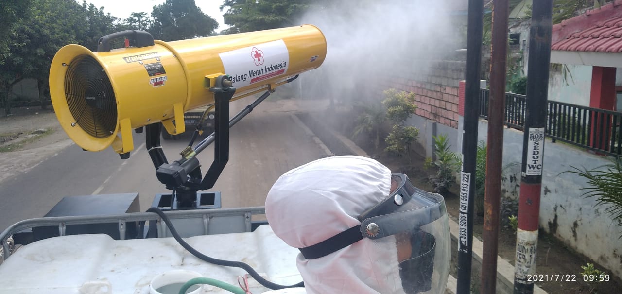 Hindari Meluasnya Pandemi Covid-19, Satu Desa Hujan Disinfektan