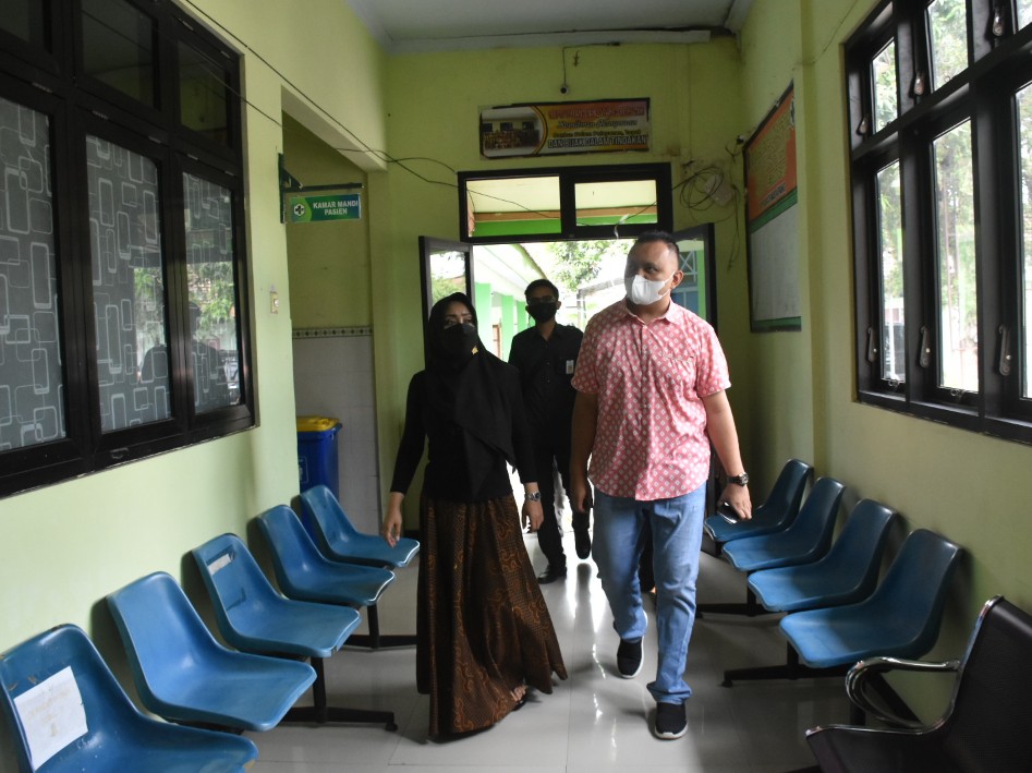 Bupati Ikfina Beri Semangat Sembuh Bagi Pasien Covid 19 RSUD R.A. Basoeni Gedeg