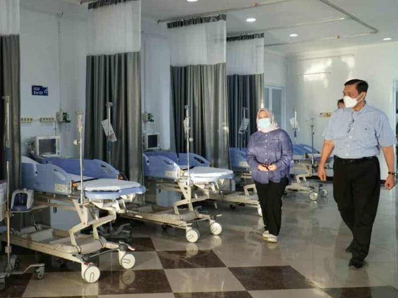 Menteri Luhut Tinjau RSPJ Ektensi Covid Pondok Gede Jakarta