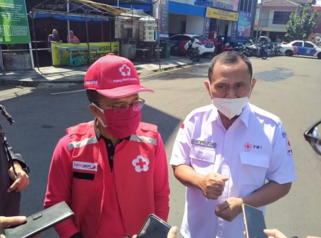 PMI Semprot Disinfektan se Malang Raya