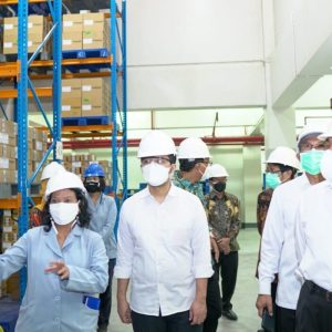 Menteri PMK dan Wagub Emil Tinjau Pabrik Oksigen di Gresik Menteri PMK dan Wagub Emil Tinjau Pabrik Oksigen di Gresik