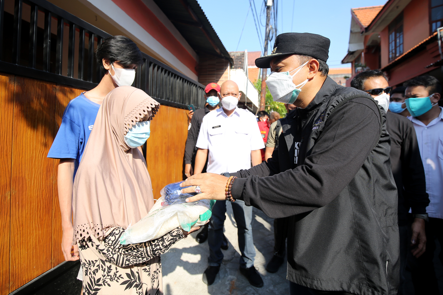 Warga Surabaya Terdampak C19 dapat Bantuan Beras 5 Kg