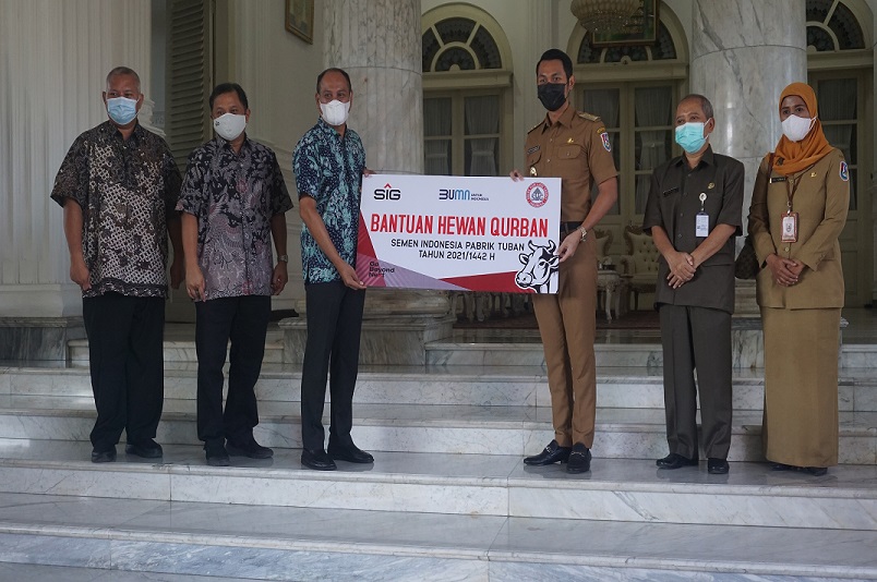 Meski Pandemi, SIG Tuban Tetap Salurkan Hewan Kurban