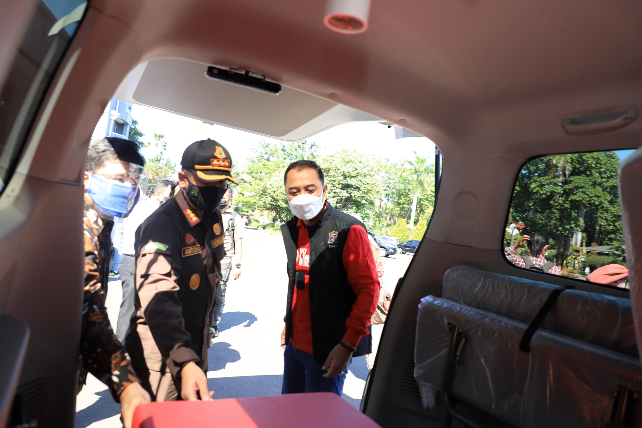 PDAM Surya Sembada Sumbang 10 Unit Ambulans untuk Pemkot Surabaya