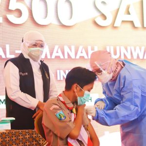 2500 Santri Al-Amanah Junwangi Ikuti Vaksinasi 2500 Santri Al-Amanah Junwangi Ikuti Vaksinasi