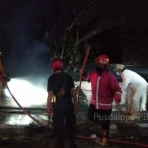 Bara Putung Rokok Lenyapkan Bengkel Jok Mobil Bara Putung Rokok Lenyapkan Bengkel Jok Mobil